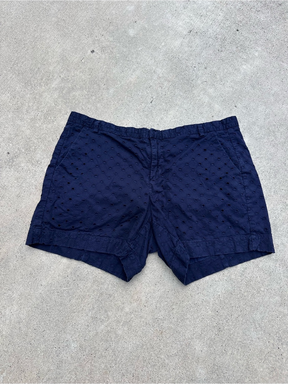 Gap Women's Navy Blue eyelet Chino Cotton casual shorts Size 10 Tall (B9)